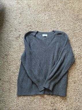 Old Navy Women's V-Neck Sweater in Charcoal